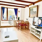 Messe With 2 Bedrooms, Kitchen And Garden