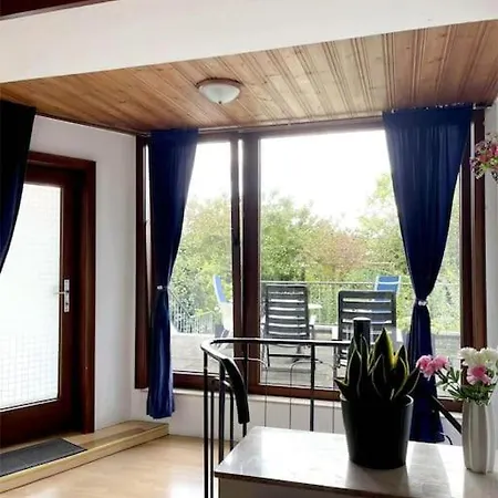 Near Messe And Airport, 2-bedroom Duplex With Kitchen And Garden * Dusseldorf