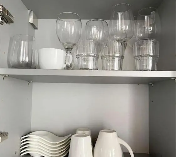 Messe With 2 Bedrooms, Kitchen And Garden