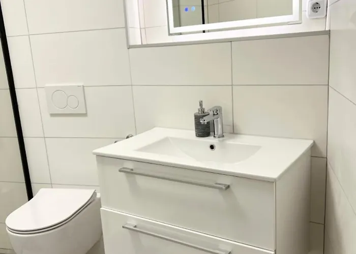 Messe With 2 Bedrooms, Kitchen&garden