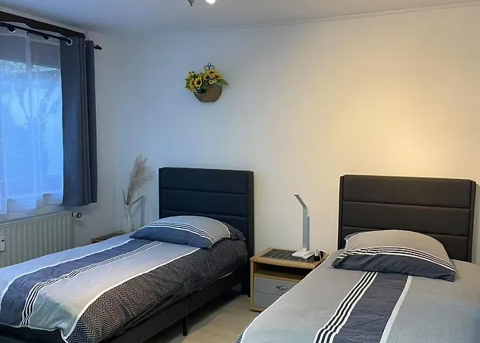 Messe With 2 Bedrooms, Kitchen And Garden Daire Düsseldorf