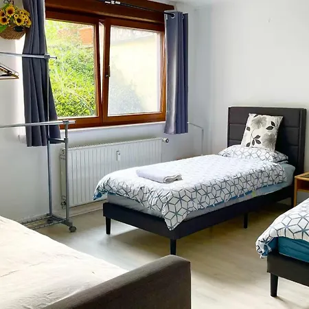 Apartmán Messe With 2 Bedrooms, Kitchen And Garden